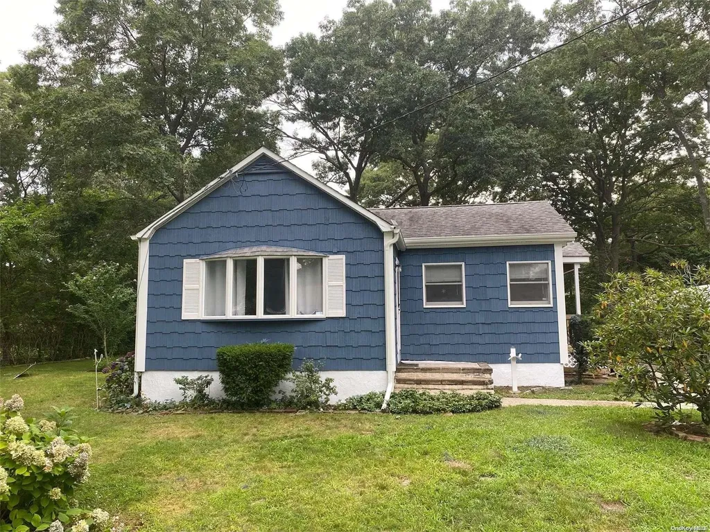 257 Forrest Avenue Shirley NY 11967