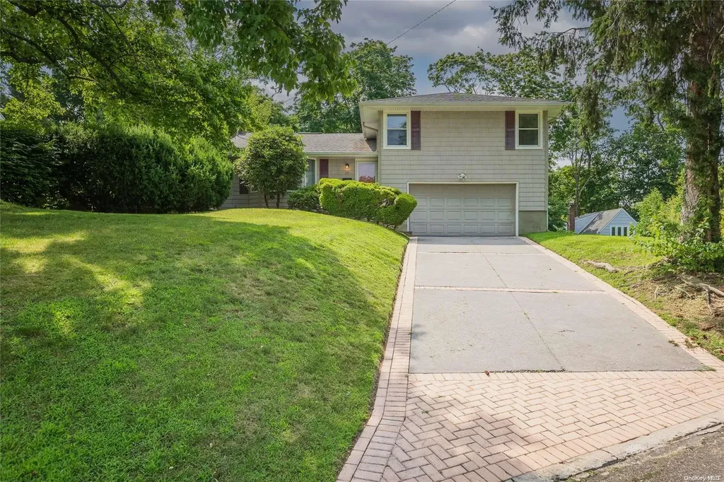 19 Compass Court Huntington NY 11743