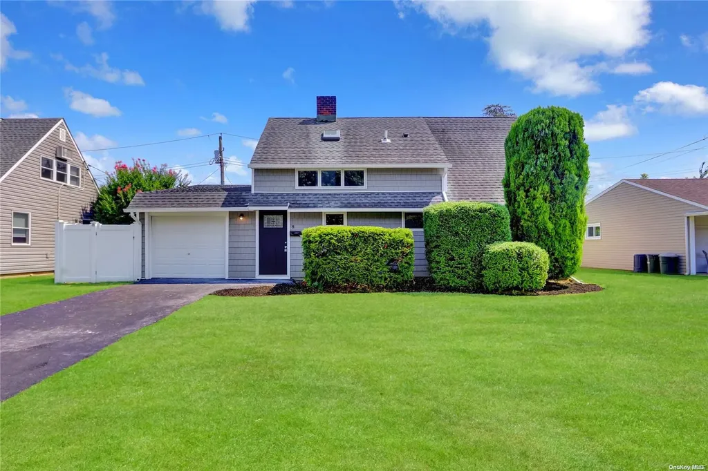 8 Dock Lane Wantagh NY 11793
