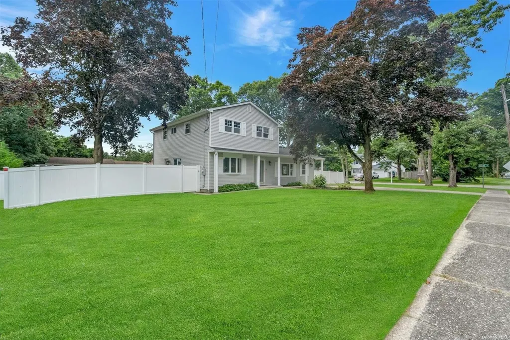3 Sandie Court Patchogue NY 11772