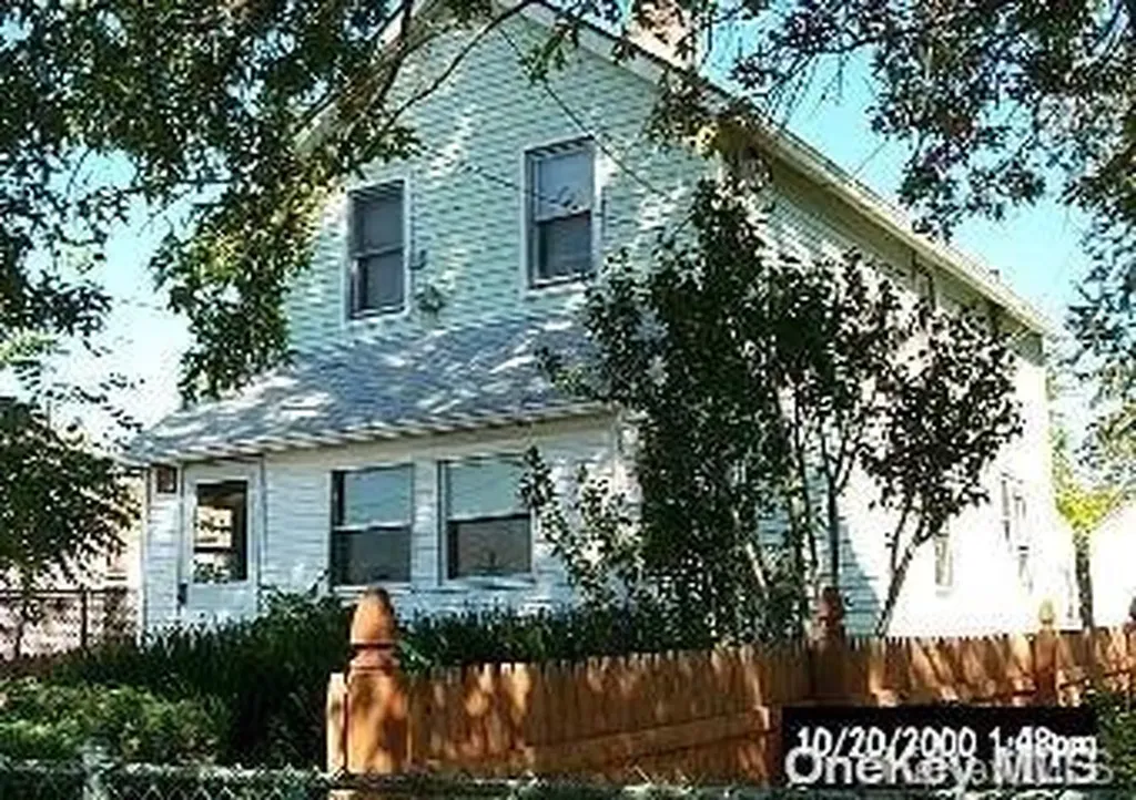 16 Laurel Avenue Hempstead NY 11550