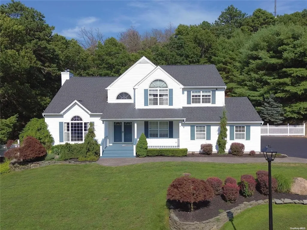 21 Bailey Lane Manorville NY 11949