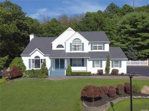 21 Bailey Lane Manorville NY 11949