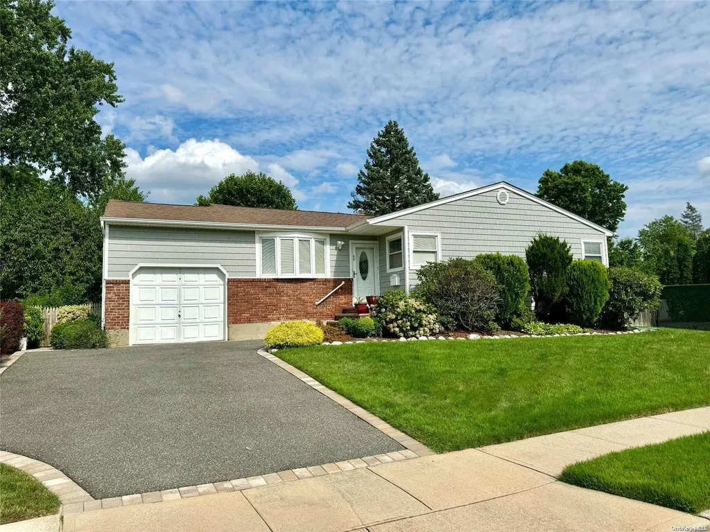 17 Huntsman Lane Commack NY 11725