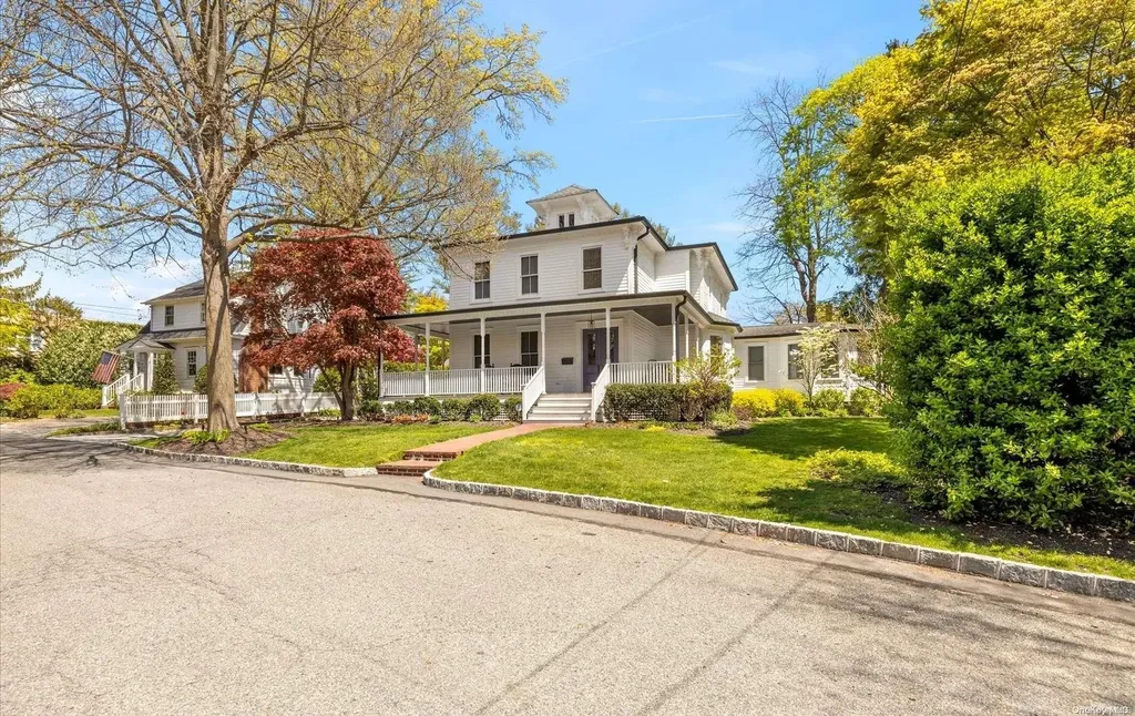 13 Hansen Place Sea Cliff NY 11579
