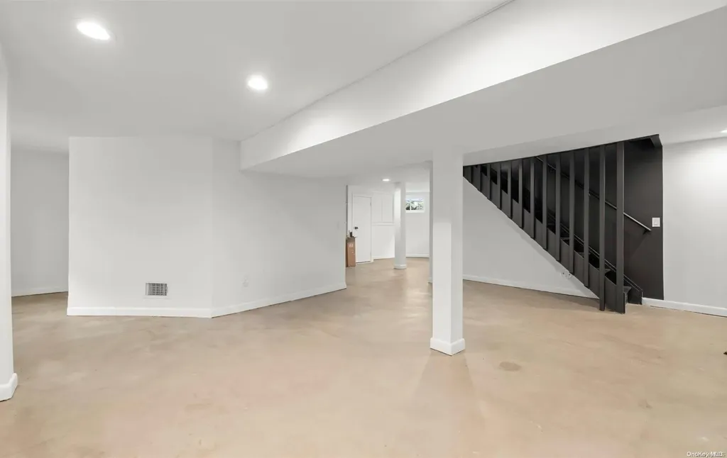 13 Hansen Place Sea Cliff NY 11579