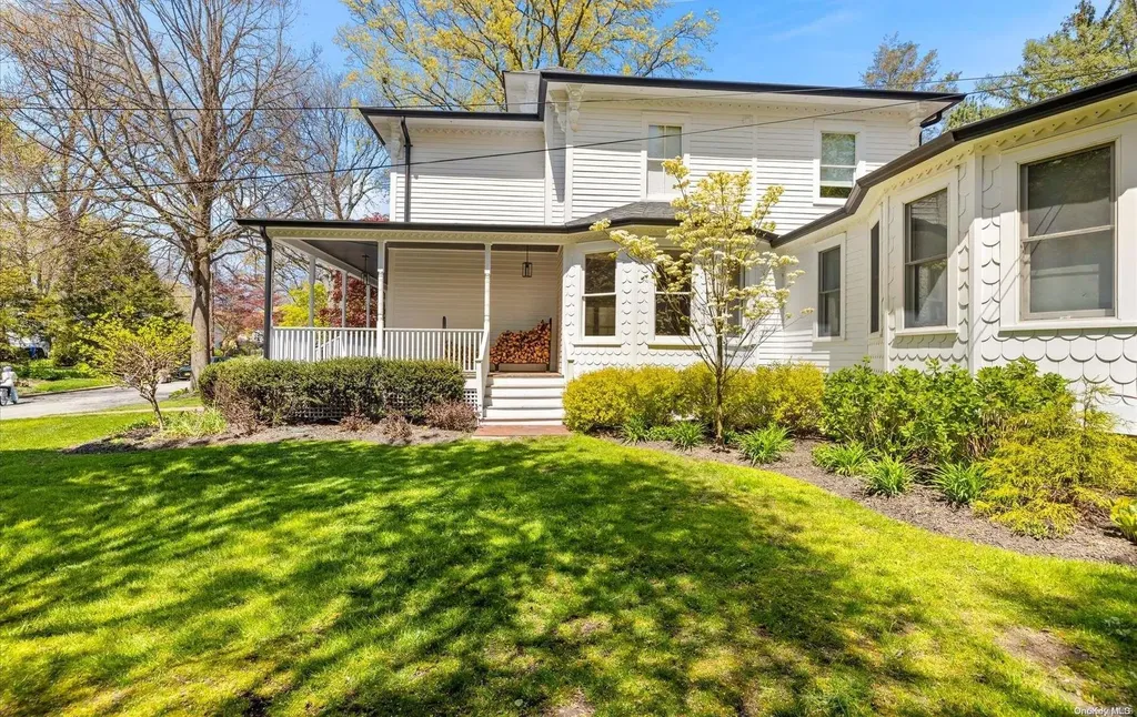 13 Hansen Place Sea Cliff NY 11579