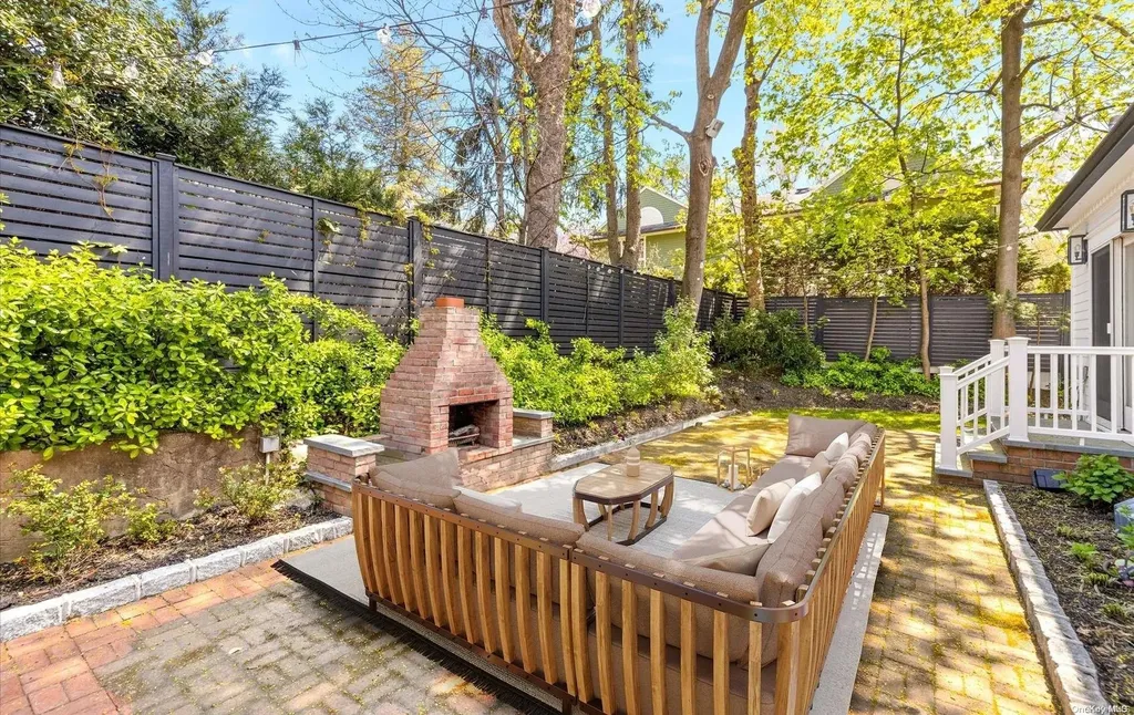 13 Hansen Place Sea Cliff NY 11579