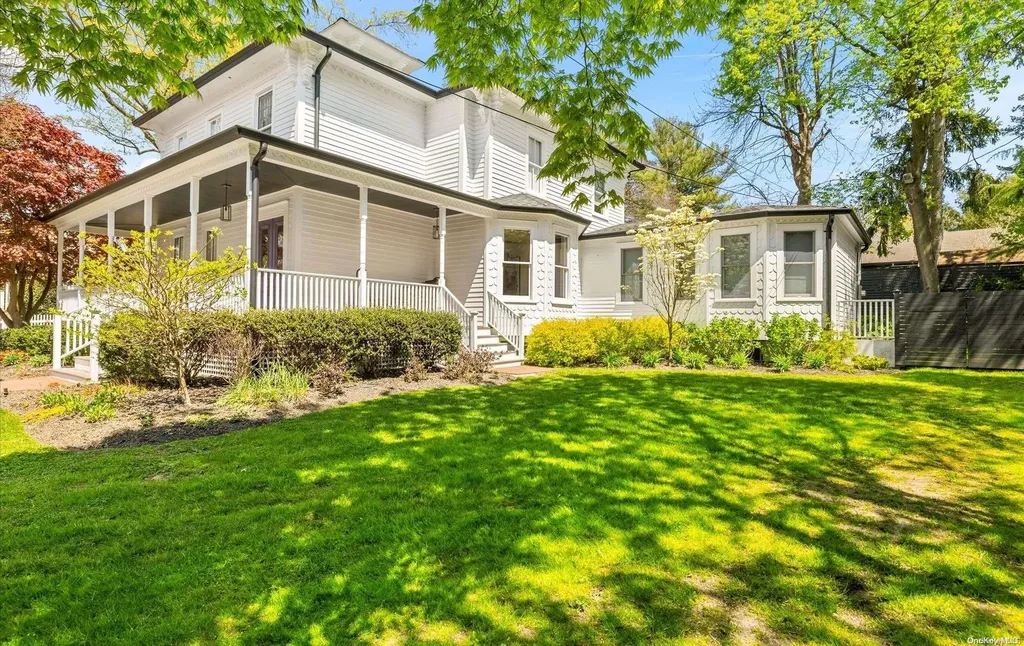 13 Hansen Place Sea Cliff NY 11579