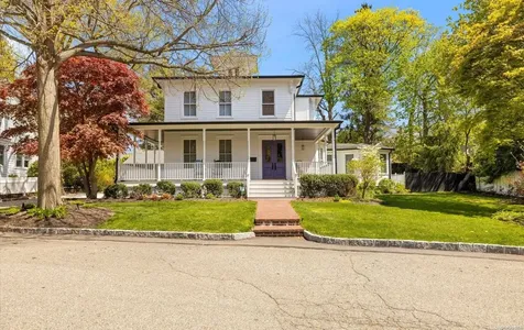 13 Hansen Place Sea Cliff NY 11579