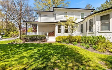 13 Hansen Place Sea Cliff NY 11579