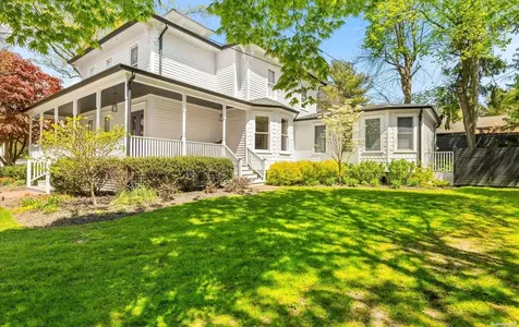 13 Hansen Place Sea Cliff NY 11579