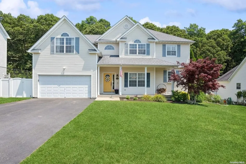 61 Manorview Way Manorville NY 11949