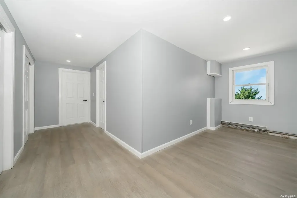80 Evergreen Avenue Lynbrook NY 11563