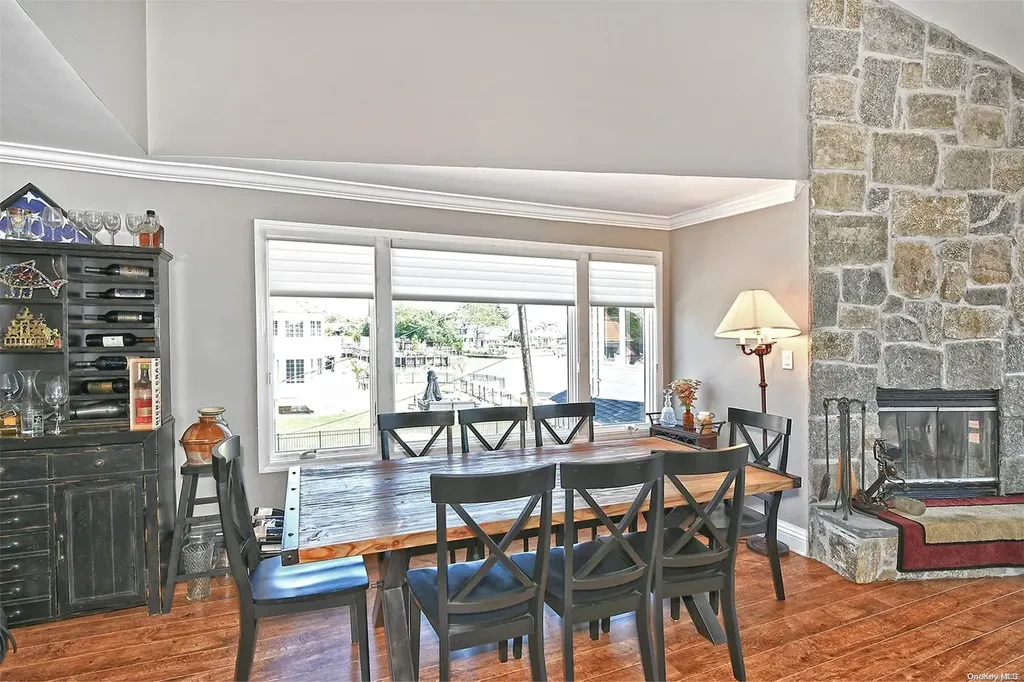 28 Harbor Place Massapequa NY 11758