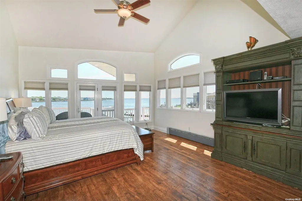 28 Harbor Place Massapequa NY 11758