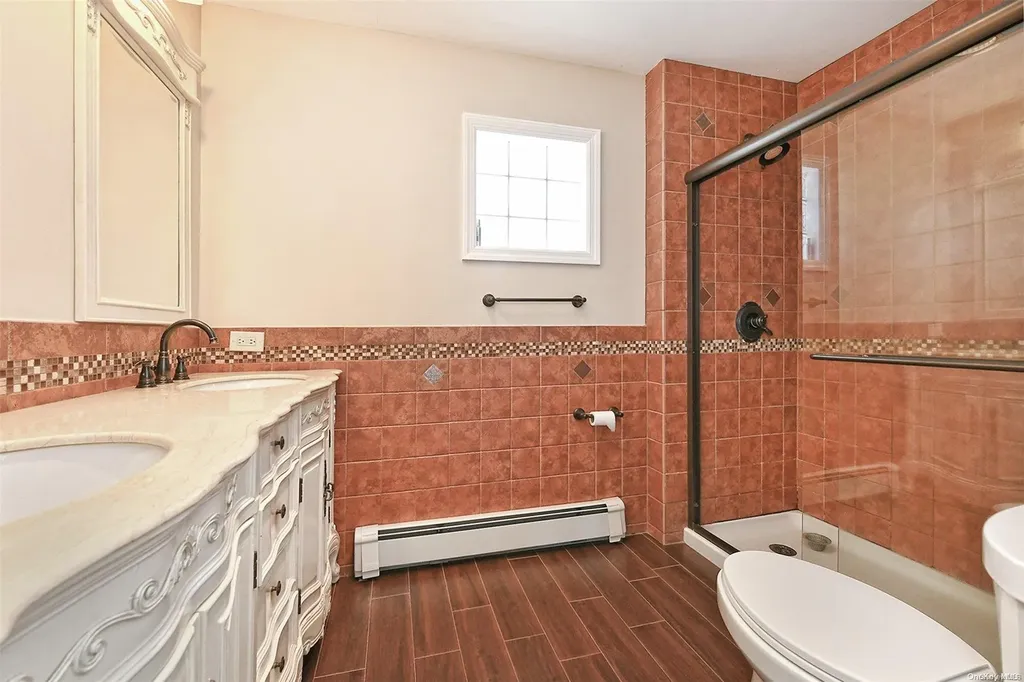 28 Harbor Place Massapequa NY 11758
