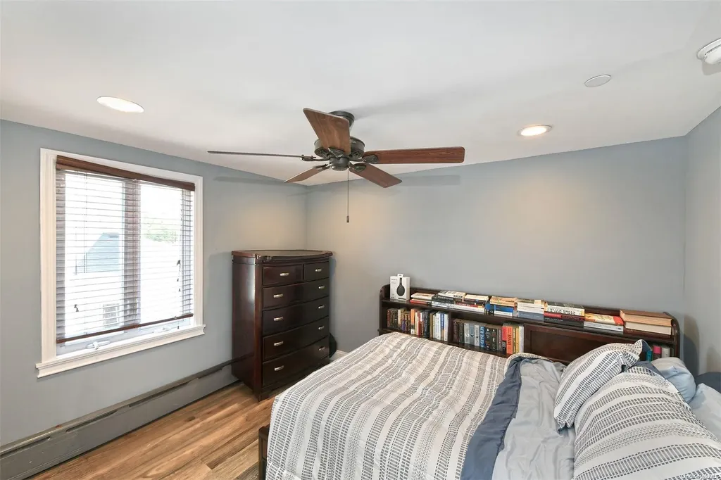 28 Harbor Place Massapequa NY 11758