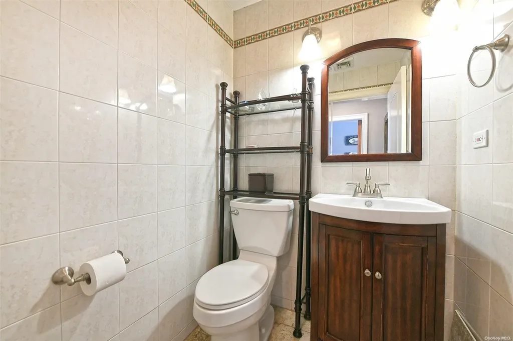 28 Harbor Place Massapequa NY 11758