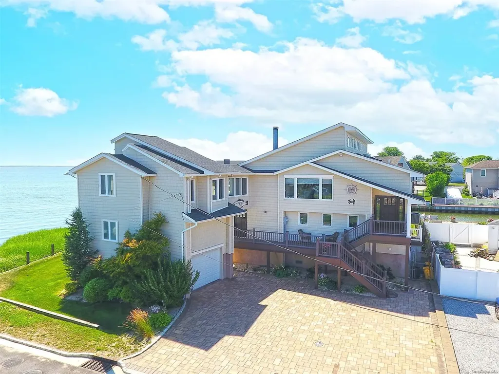 28 Harbor Place Massapequa NY 11758