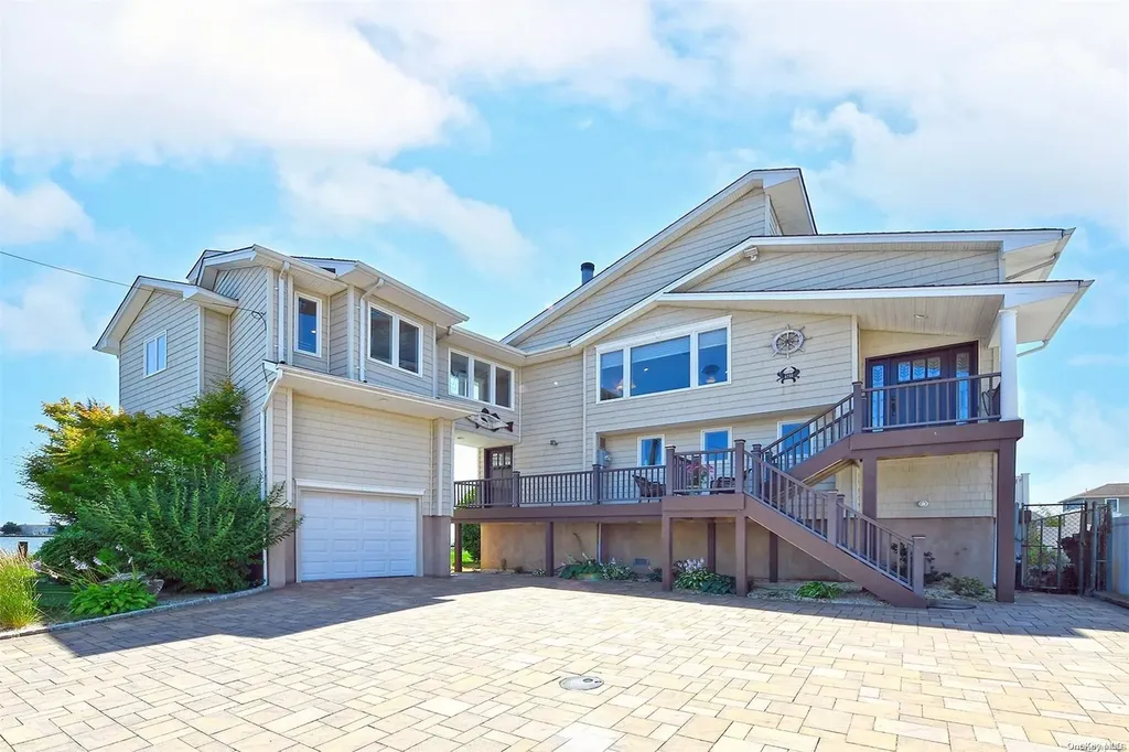 28 Harbor Place Massapequa NY 11758