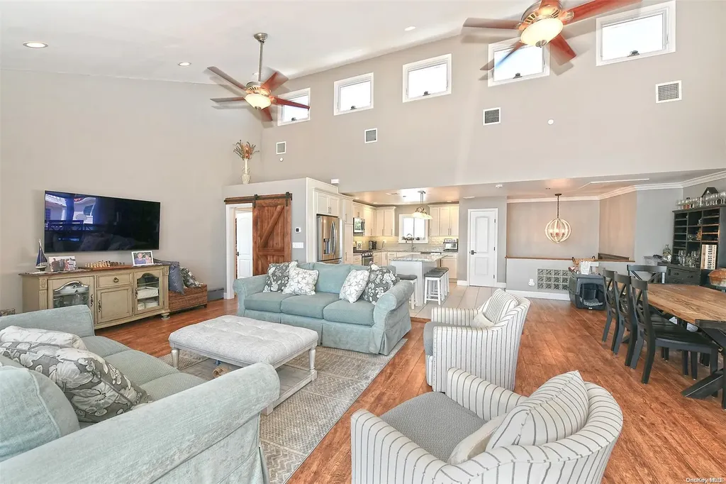 28 Harbor Place Massapequa NY 11758