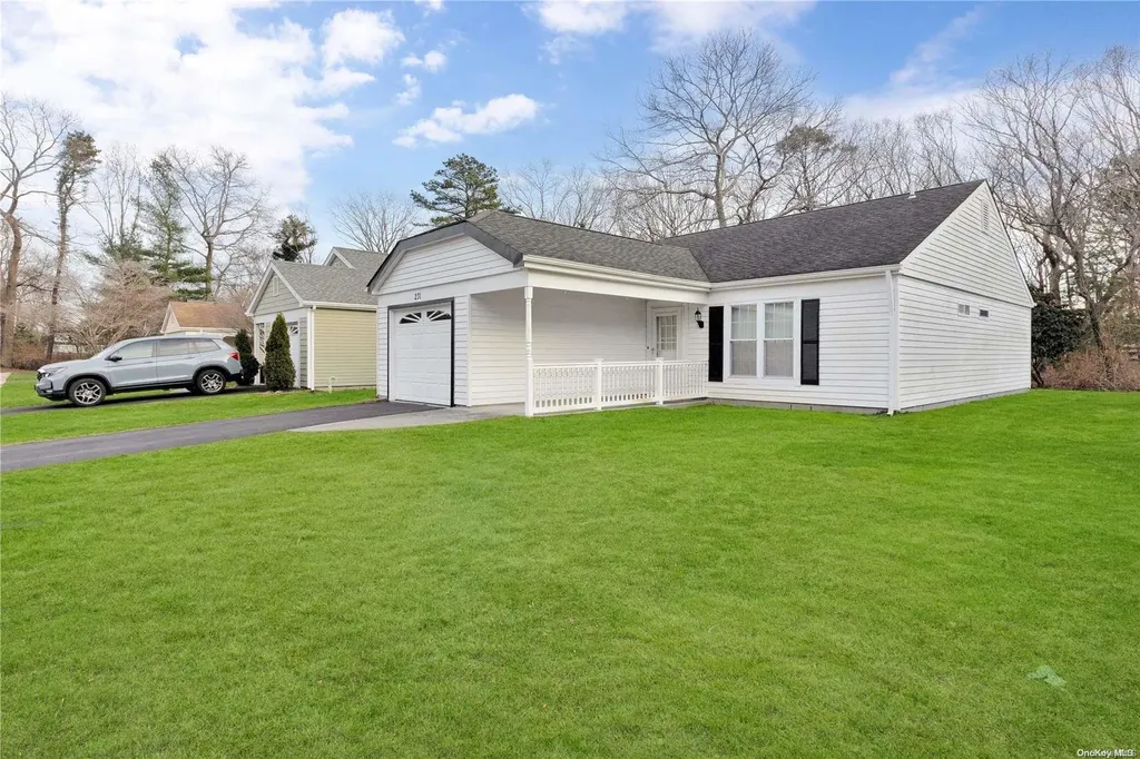 231 Belfast Lane Ridge NY 11961