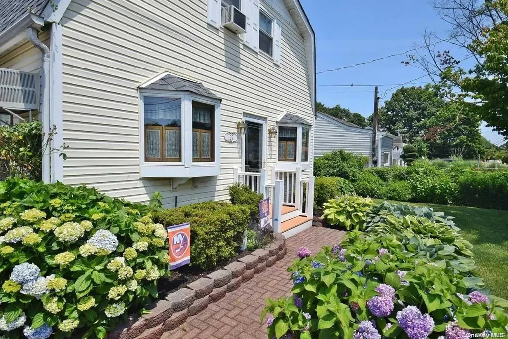 127 17th Street West Babylon NY 11704