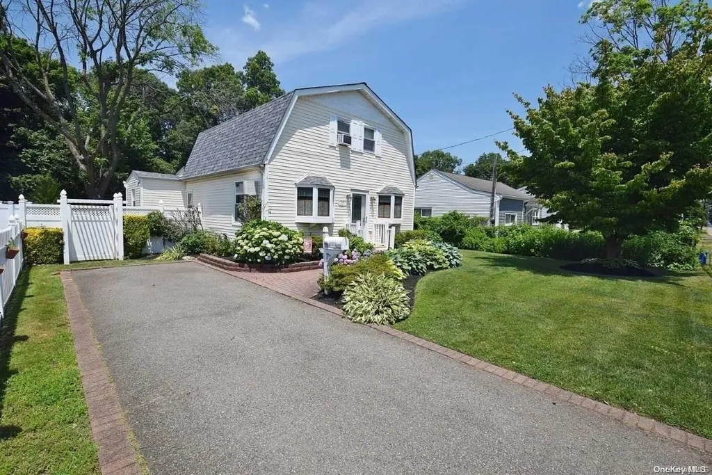 127 17th Street West Babylon NY 11704
