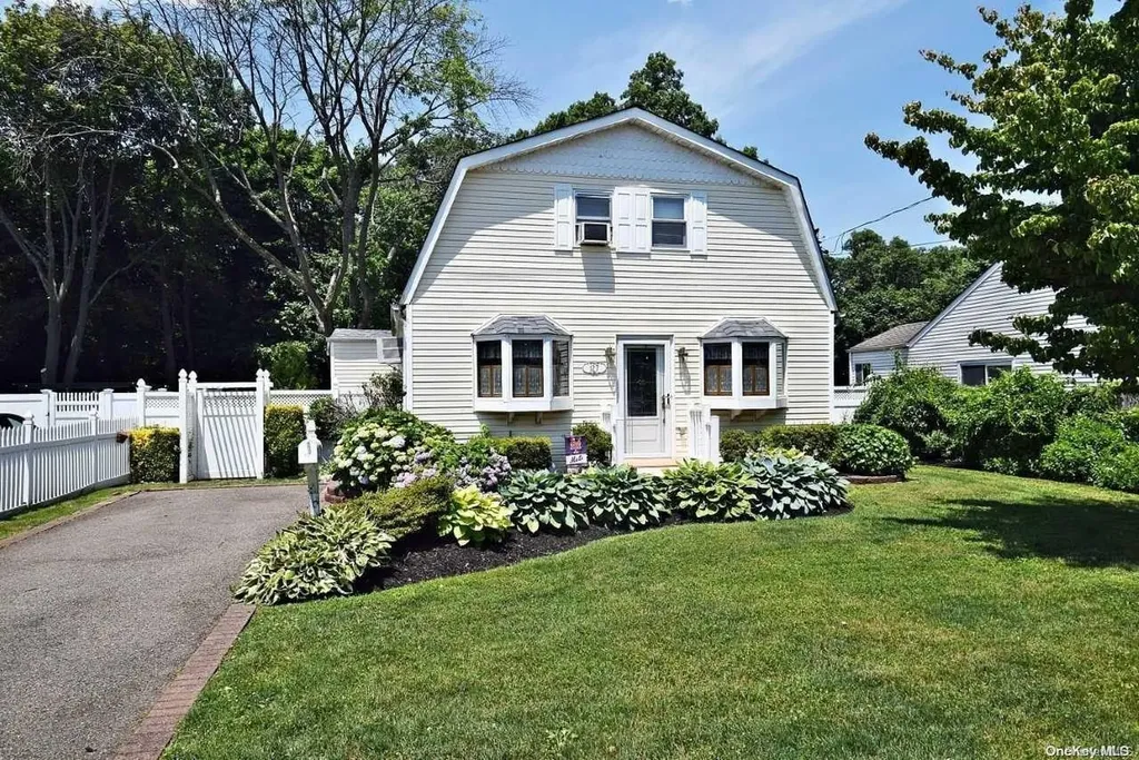127 17th Street West Babylon NY 11704