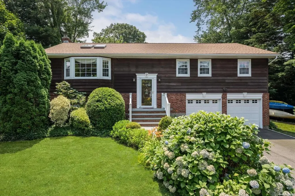7 Lovers Lane Huntington NY 11743