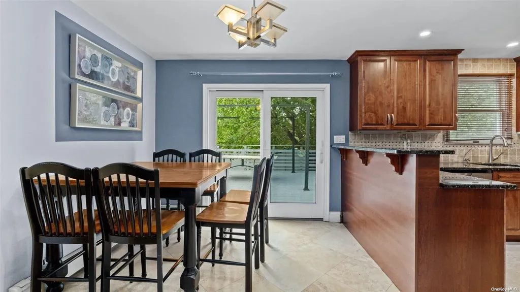 153 33rd Street Lindenhurst NY 11757