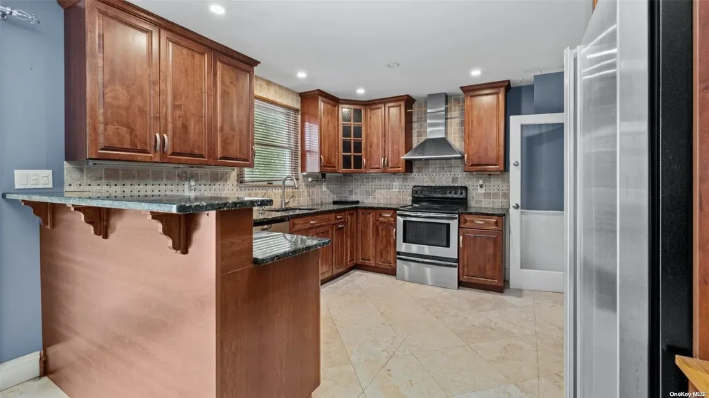 153 33rd Street Lindenhurst NY 11757