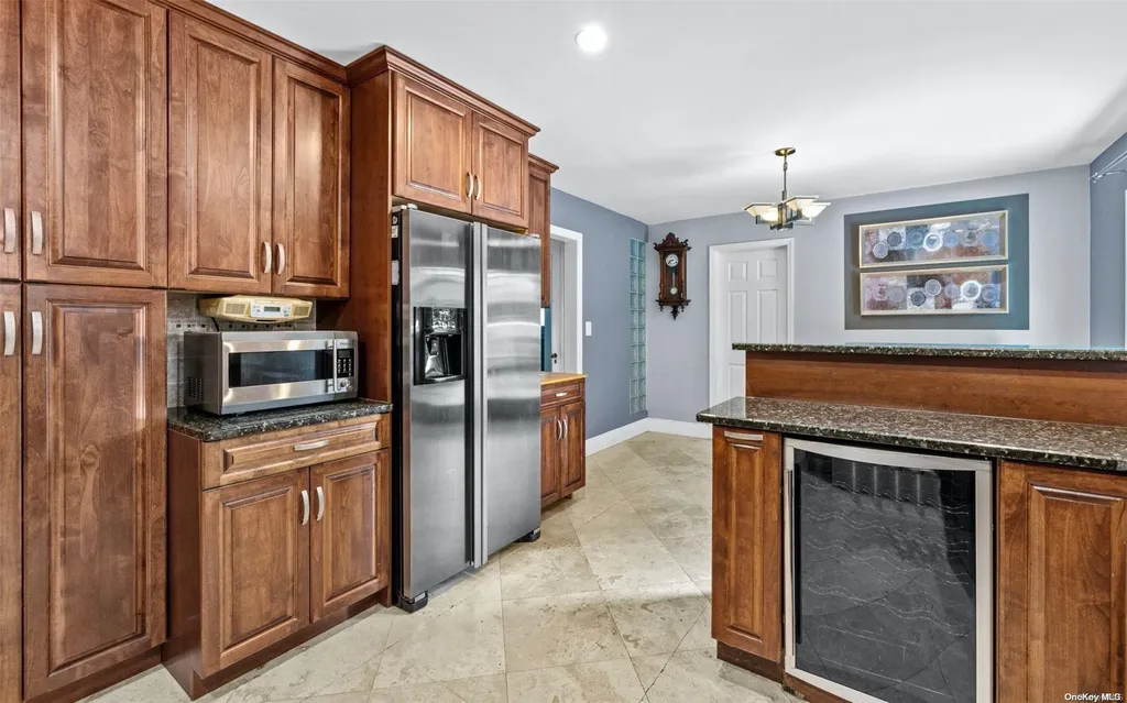 153 33rd Street Lindenhurst NY 11757