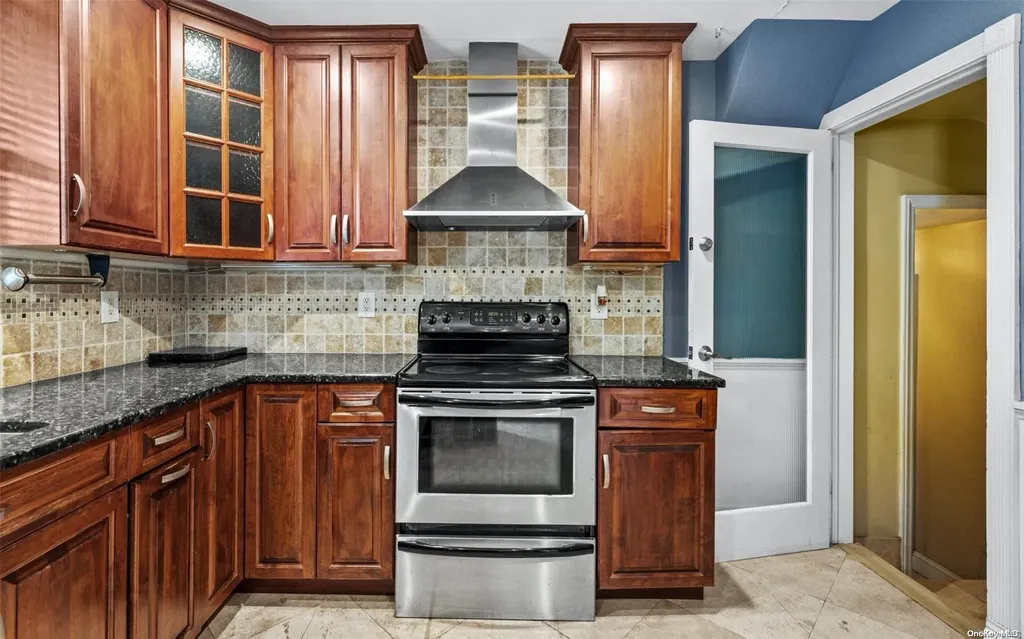 153 33rd Street Lindenhurst NY 11757