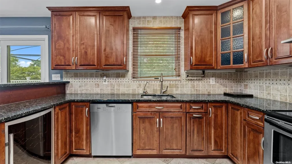 153 33rd Street Lindenhurst NY 11757