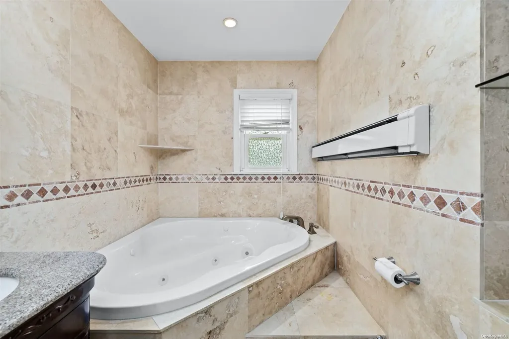 153 33rd Street Lindenhurst NY 11757