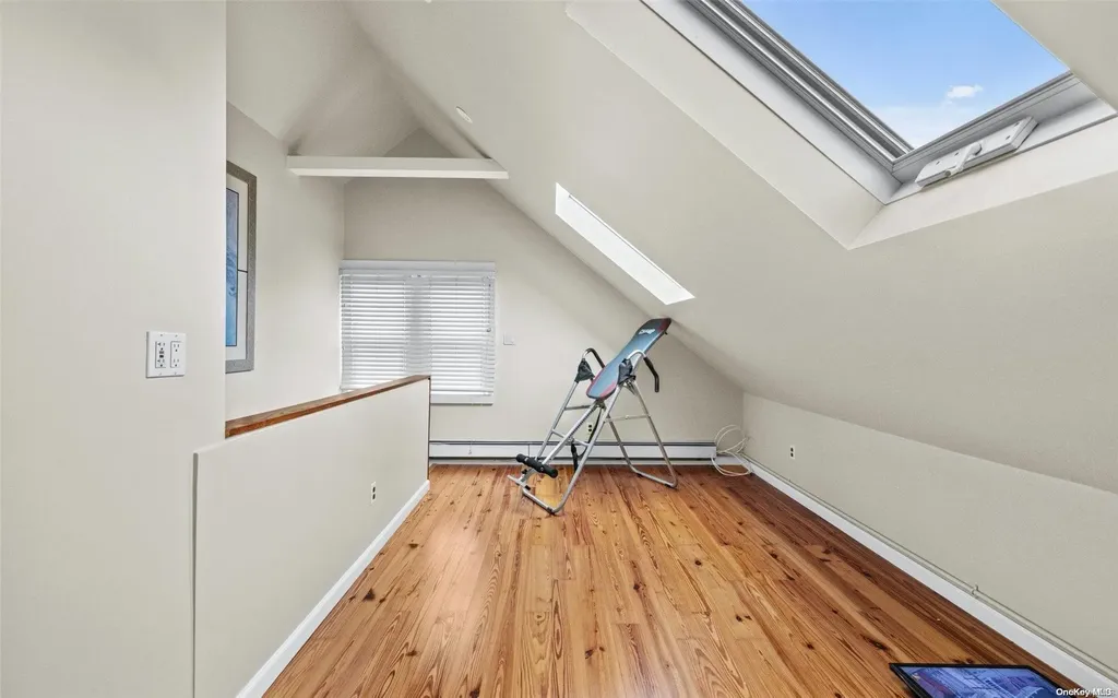 153 33rd Street Lindenhurst NY 11757