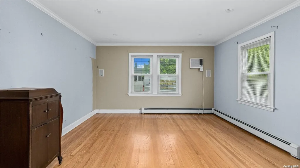 153 33rd Street Lindenhurst NY 11757