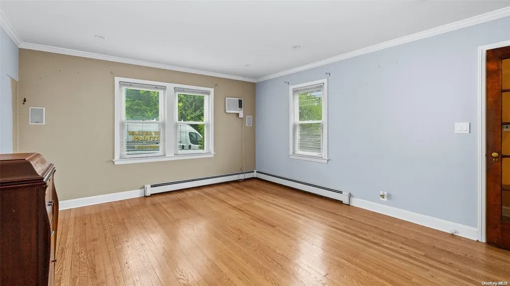 153 33rd Street Lindenhurst NY 11757