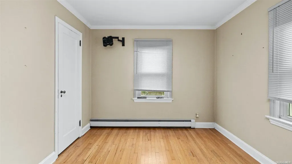 153 33rd Street Lindenhurst NY 11757