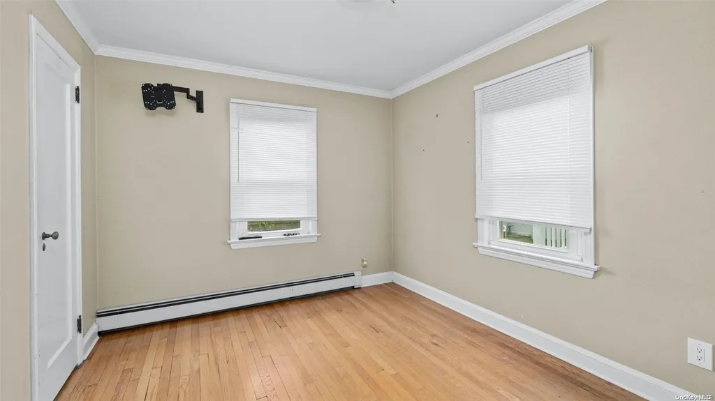 153 33rd Street Lindenhurst NY 11757