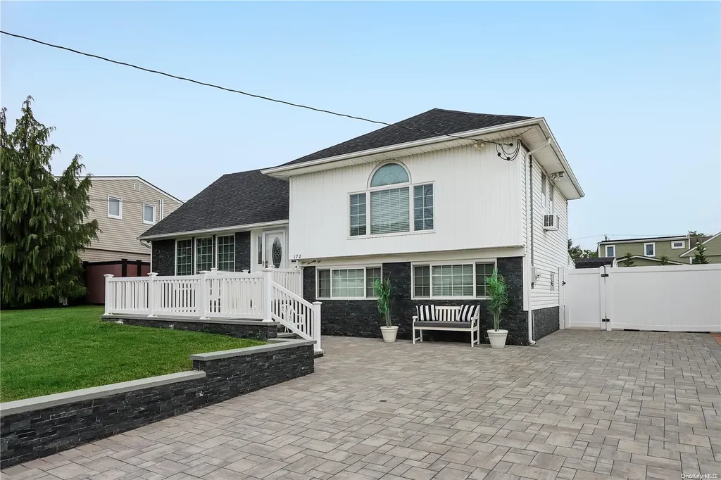 172 Thompson Avenue Oceanside NY 11572