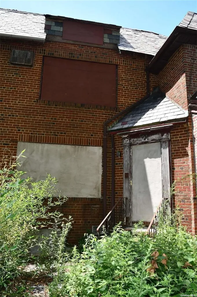 93-07 69 Avenue Forest Hills NY 11375
