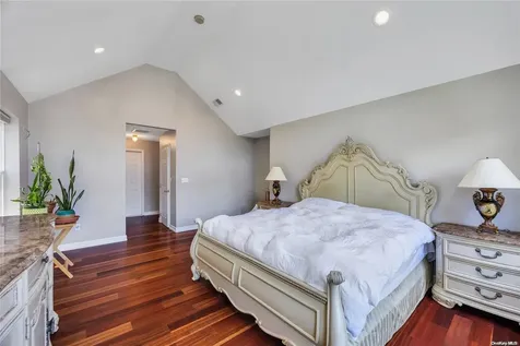 14 Hessian Court South Setauket NY 11720