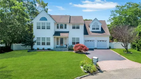 14 Hessian Court South Setauket NY 11720