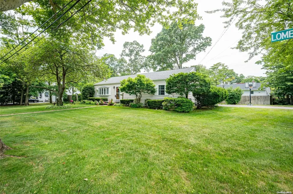 553 Lombardy Boulevard Brightwaters NY 11718