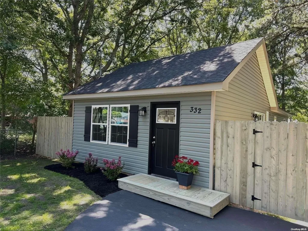 332 Commack Road Shirley NY 11967