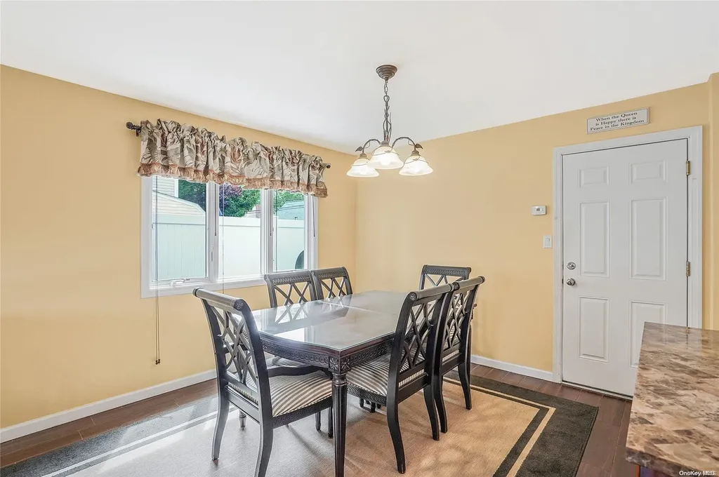 22 Page Lane Westbury NY 11590