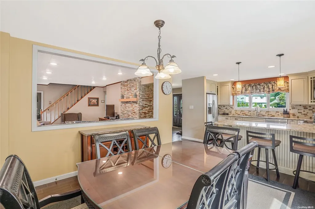 22 Page Lane Westbury NY 11590